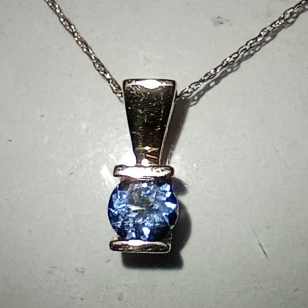 14Kt Yellow Gold Blue Tanzanite Pendant with Chain